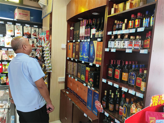 北坡市場(chǎng)監(jiān)督管理所開(kāi)展“特供酒”清源打鏈專項(xiàng)行動(dòng)，凈化酒類經(jīng)營(yíng)環(huán)境